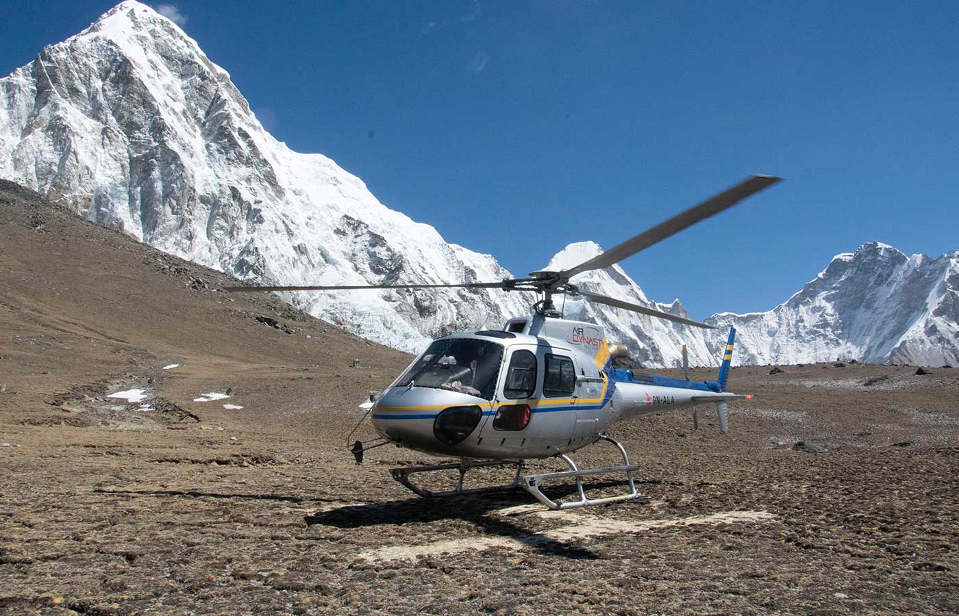 Everest base camp helicopter tour with a landing at Kalapatthar
